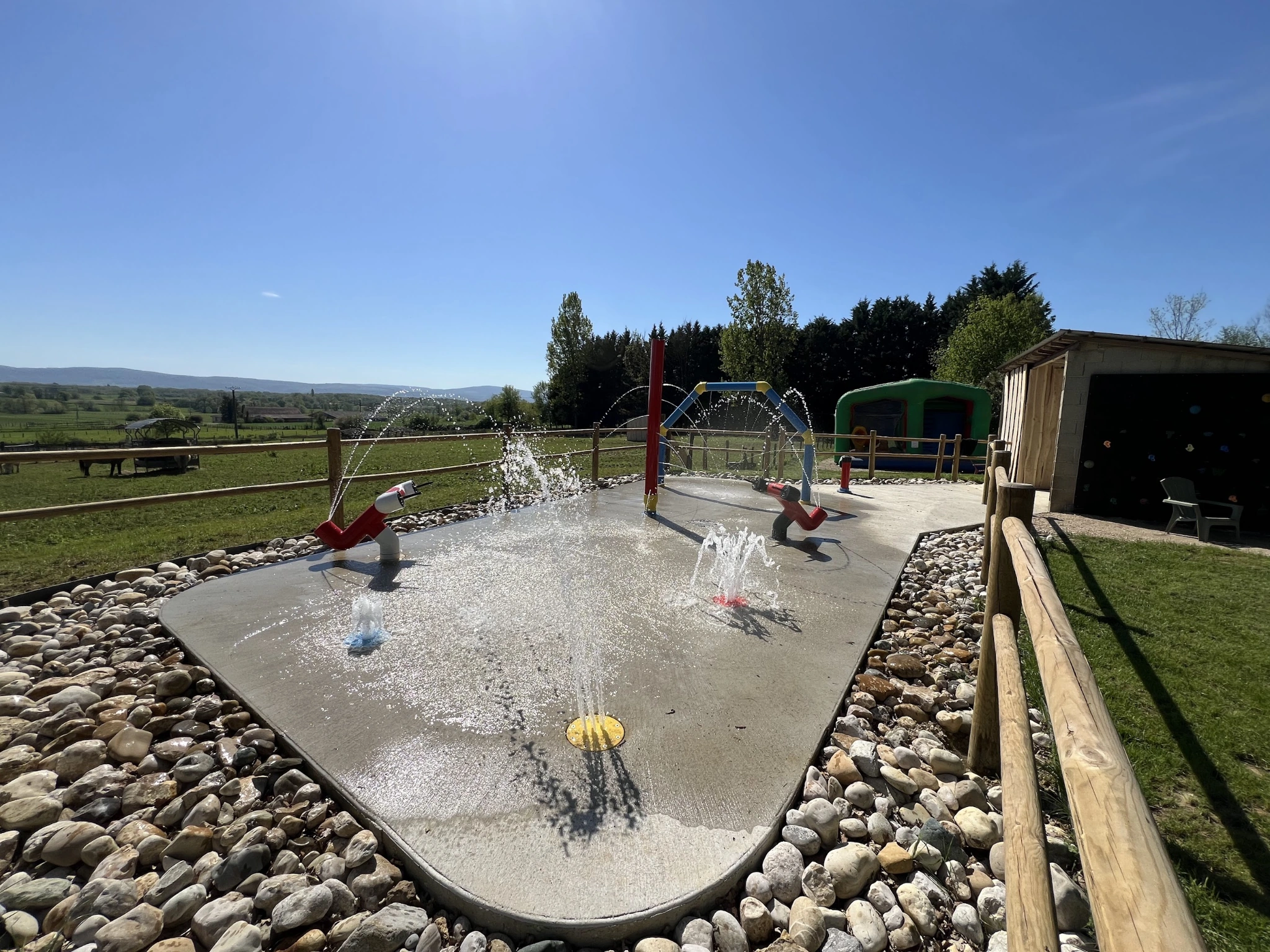 Jeux d’eau BAZIK’s en fonctionnement à Sagy